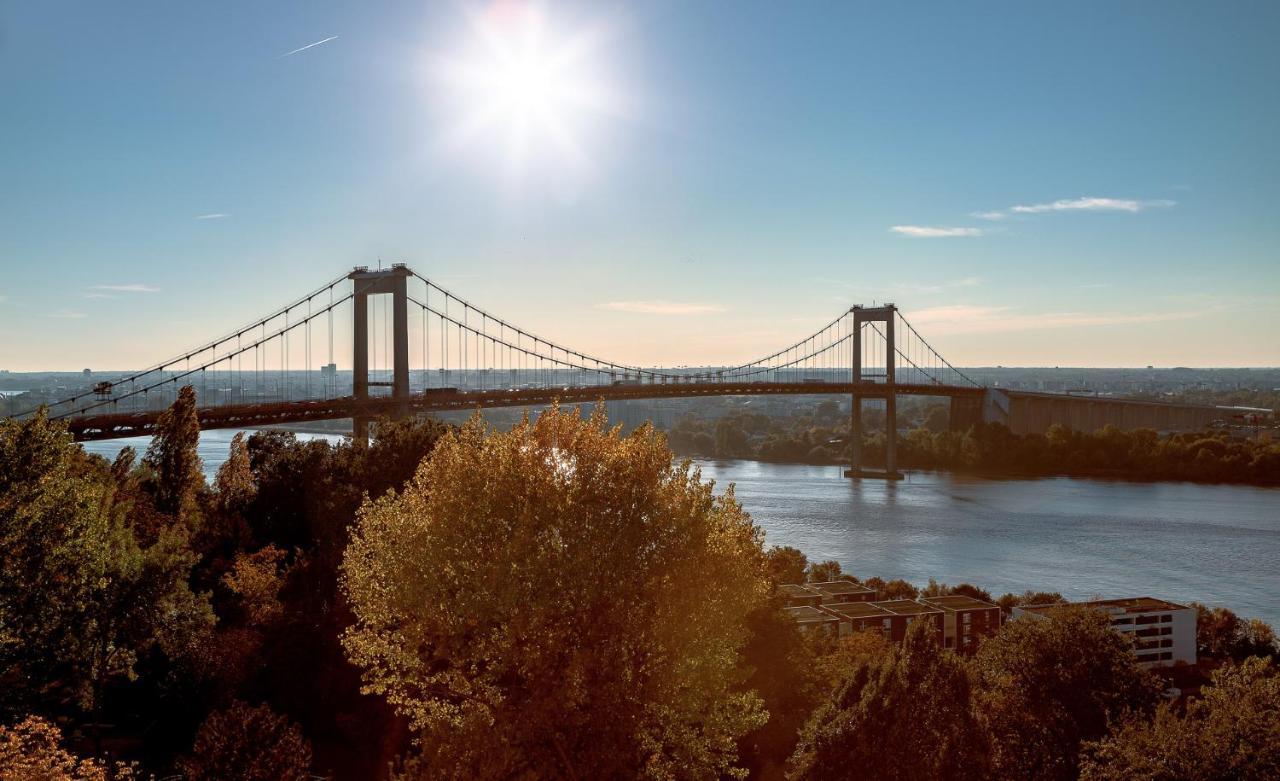 Aux Portes De Bordeaux Le Golden Gate Mindurguest Lormont Esterno foto