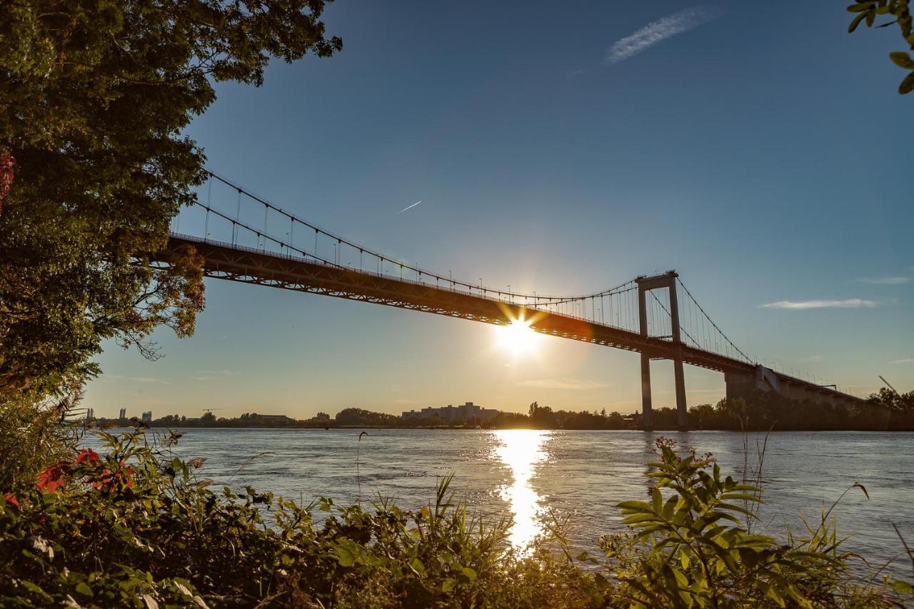 Aux Portes De Bordeaux Le Golden Gate Mindurguest Lormont Esterno foto